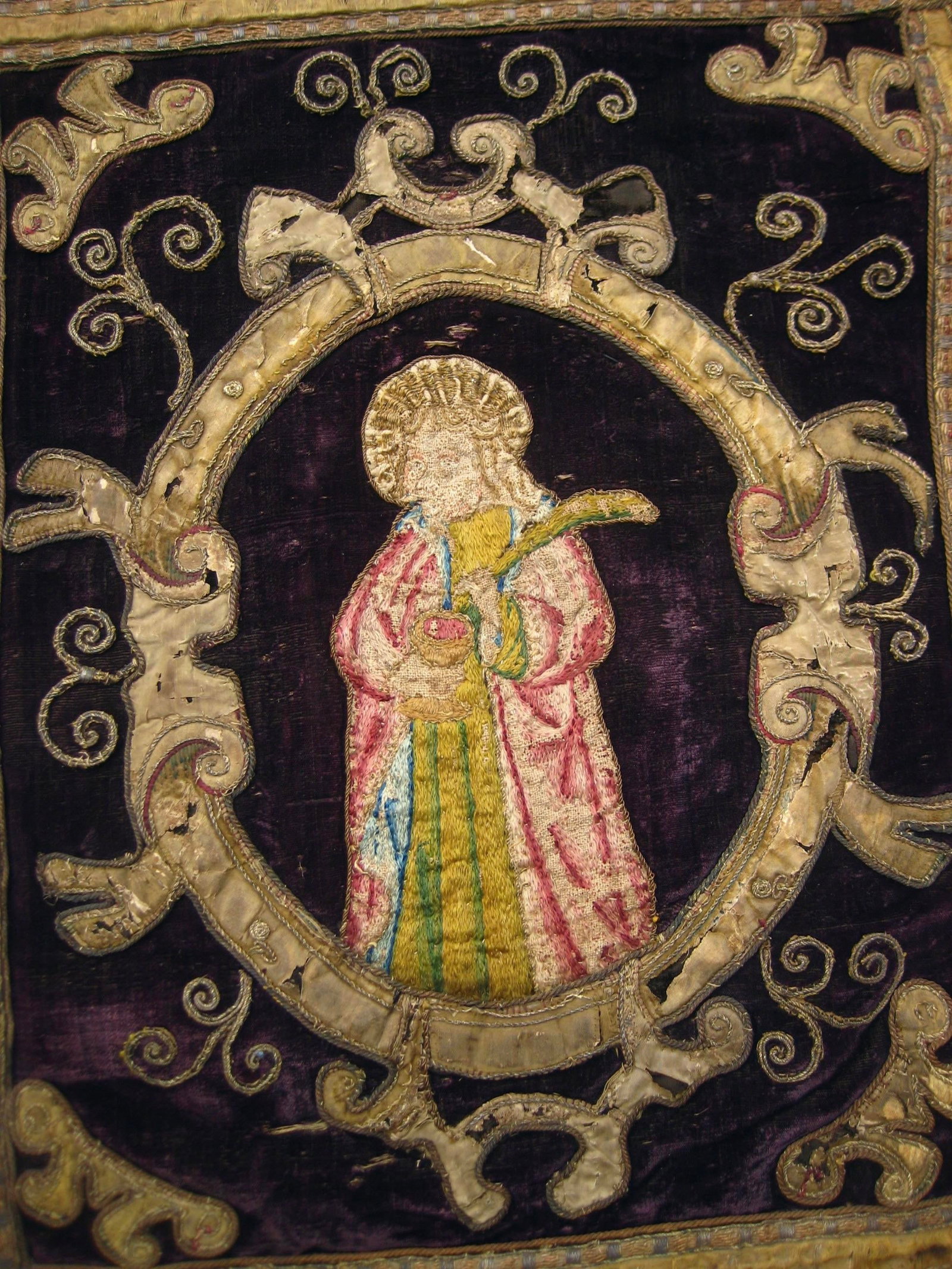 Large Velvet Gold and Silk Embroidered Antependium Circa 17 Century - 8