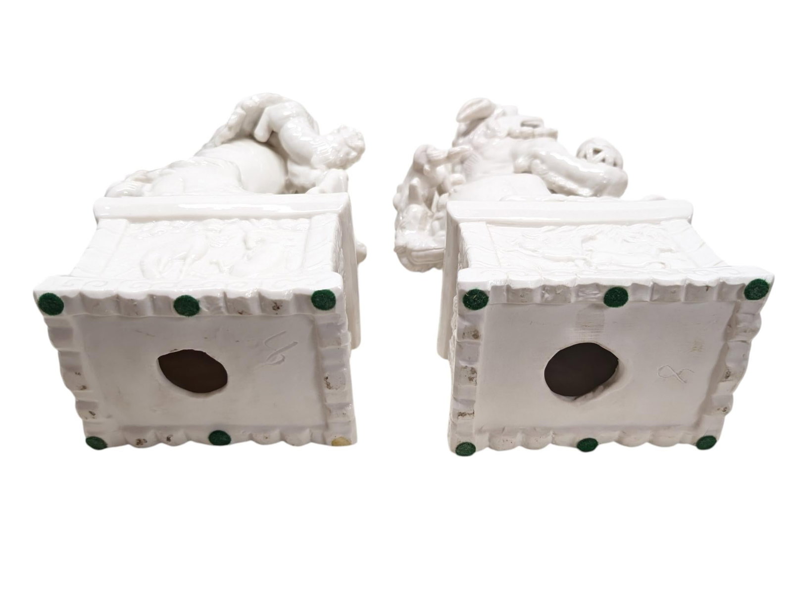 Pair of Vintage Chinese Porcelain Blanc De Chine Foo Dog Statues. - 9