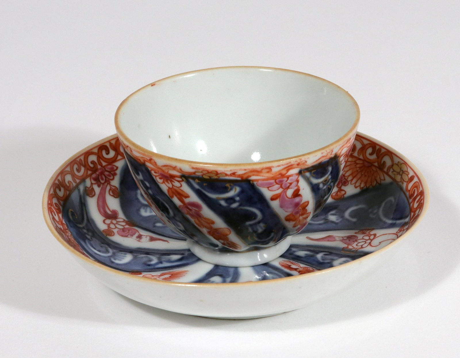Chinese Export Porcelain "Queen Charlotte" Pattern Tea Bowl & Saucer, Kangxi Period - 2