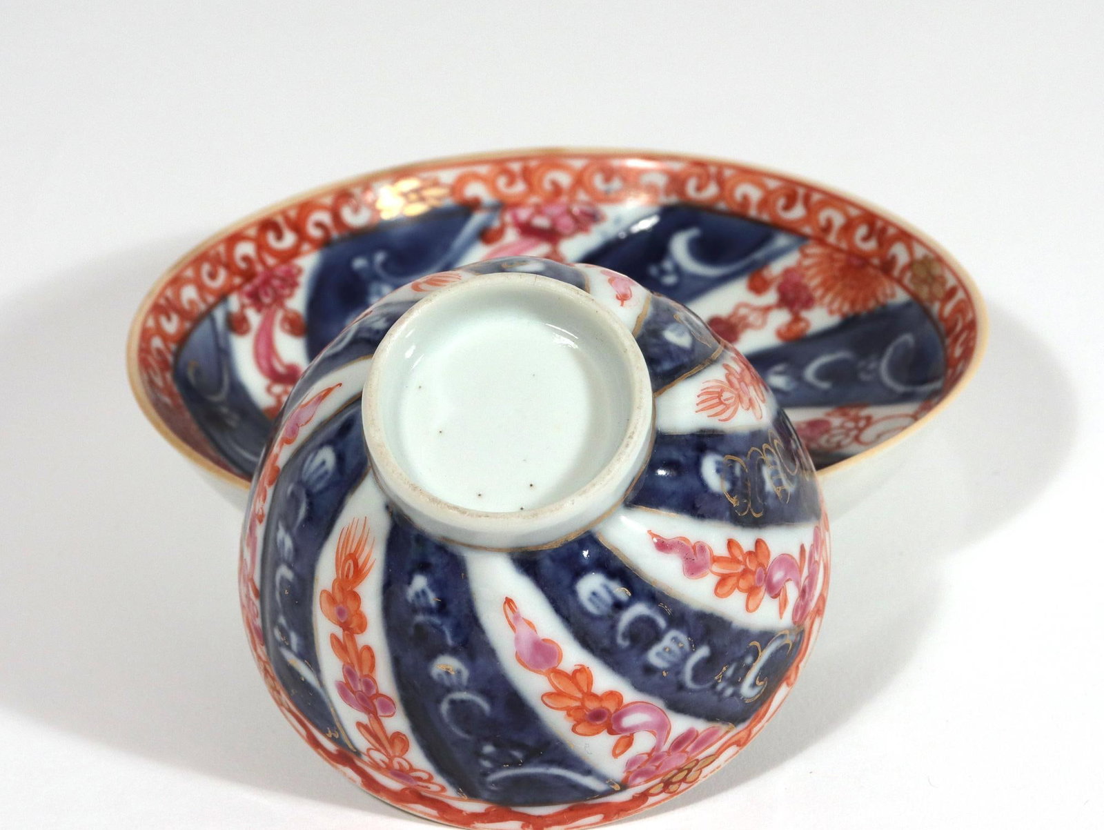 Chinese Export Porcelain "Queen Charlotte" Pattern Tea Bowl & Saucer, Kangxi Period - 4