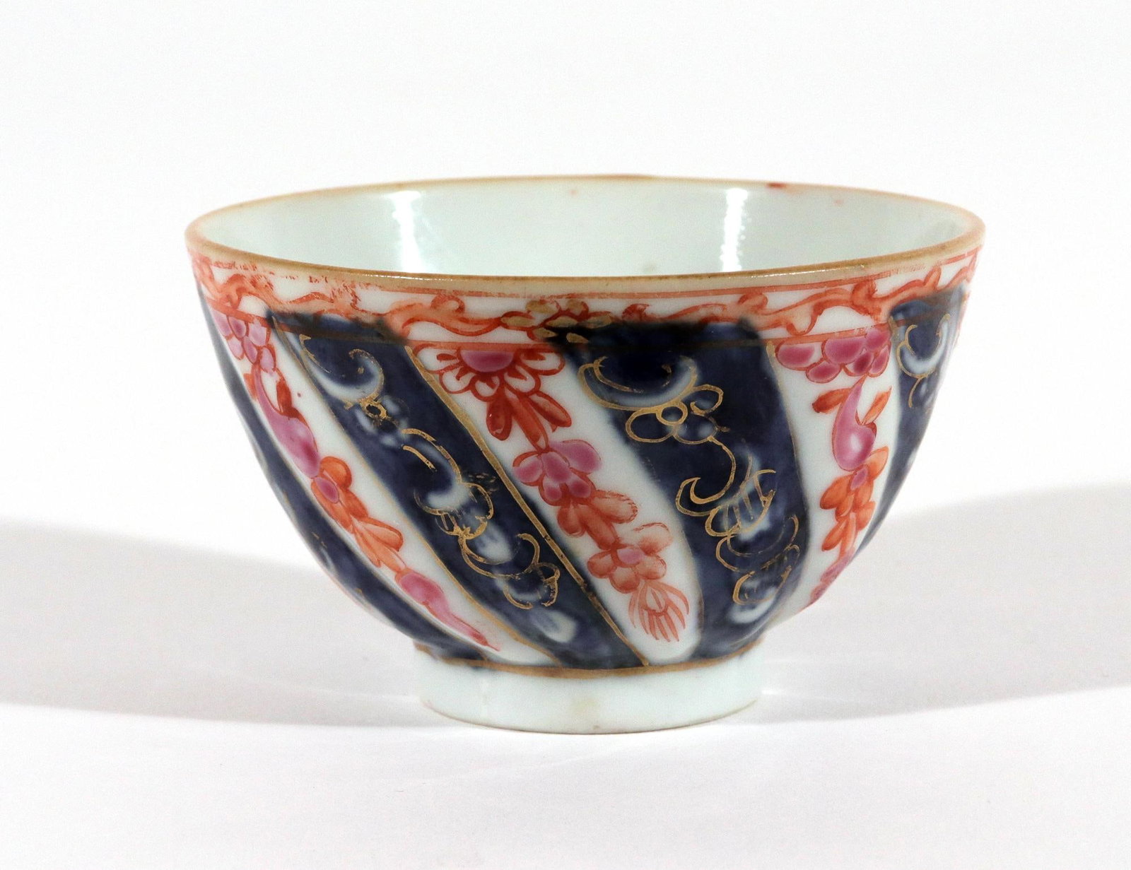 Chinese Export Porcelain "Queen Charlotte" Pattern Tea Bowl & Saucer, Kangxi Period - 5