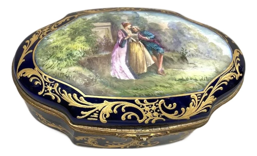1880 French Sevres Blue Porcelain Gilt Box - 1 Pc: A beautiful antique French Sevres style porcelain box dating from around 1880, richly decorated in classic blue porcelain with hand-painted romantic scenery and refined gold gilt detailing. This