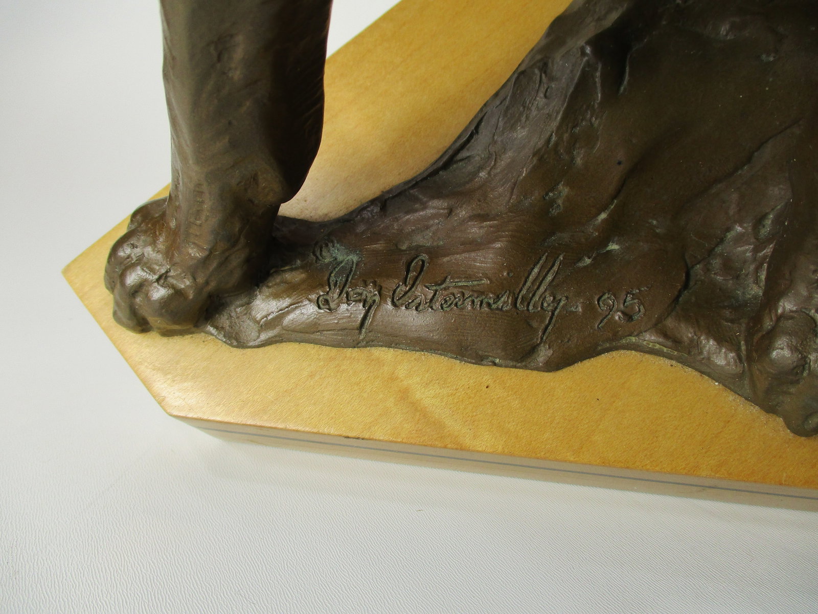 Dan Ostermiller, Bronze Dog, Lab, Labrador Sitting Statue, Wooden Bace Artist Signed: 1995, 2/20 - 2