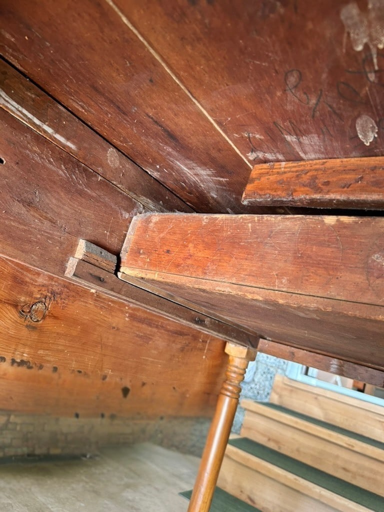 19th-Century American Country Sheraton Primitive Drop-Leaf Table - 10