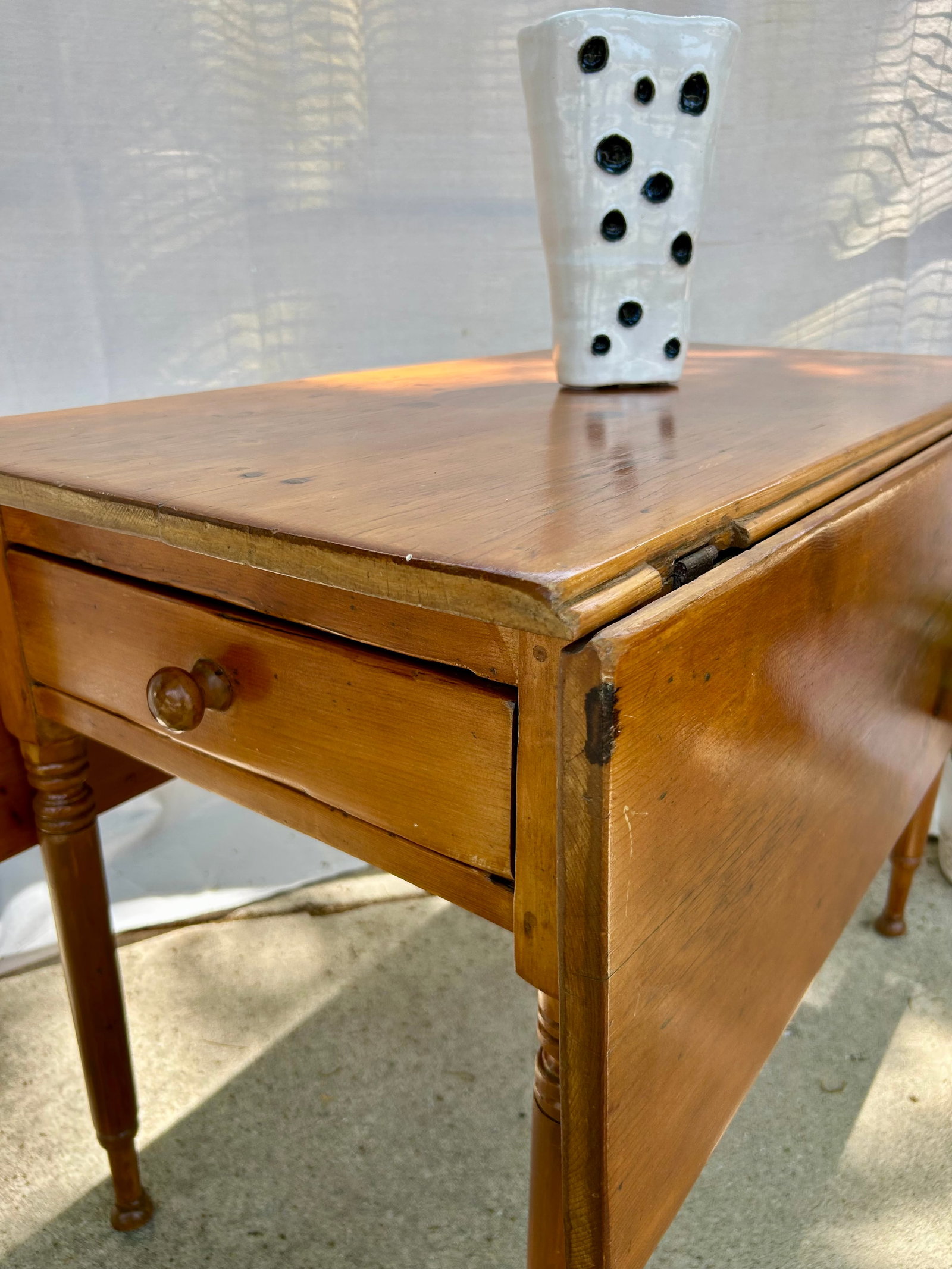 19th-Century American Country Sheraton Primitive Drop-Leaf Table - 3