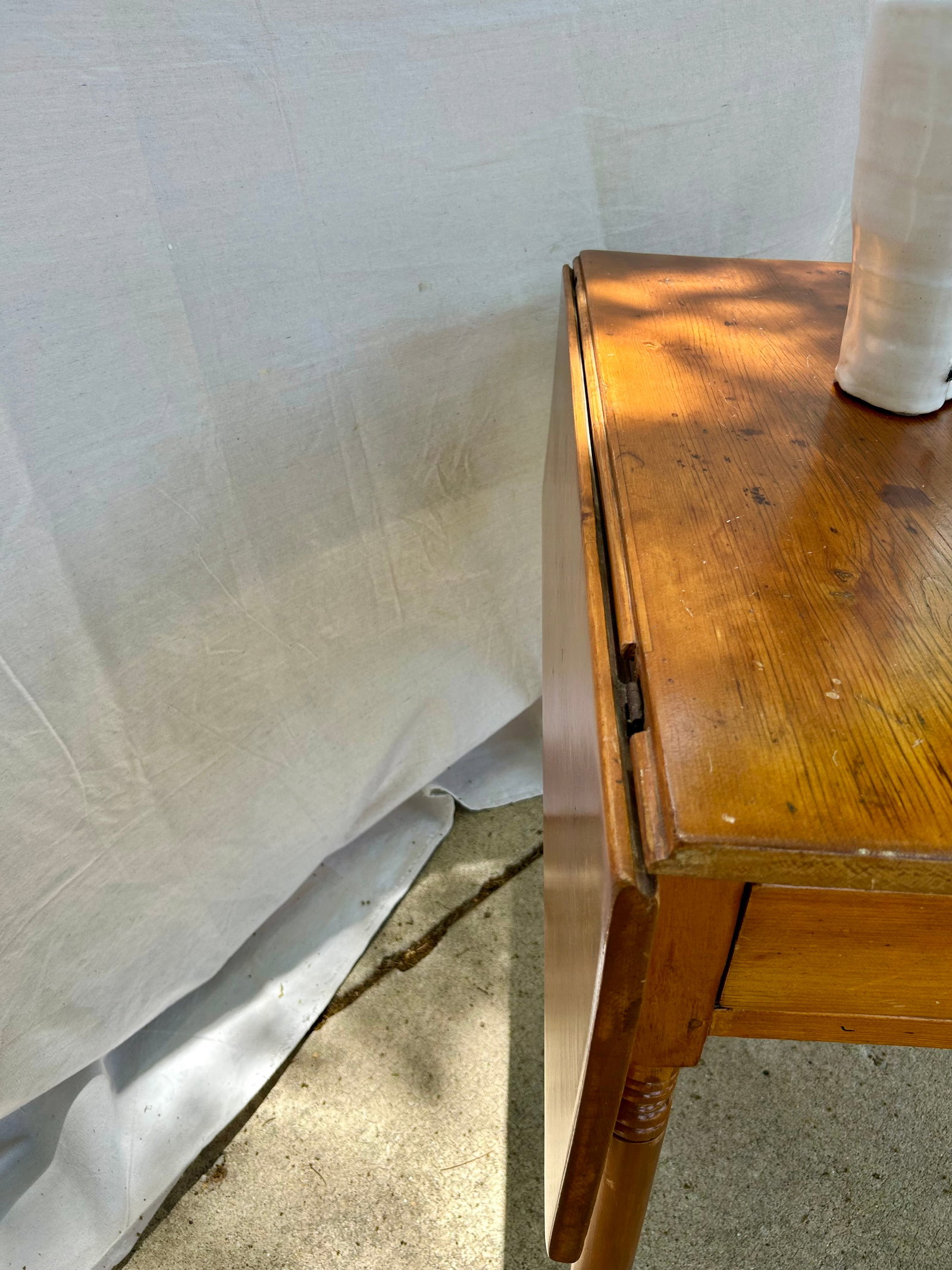 19th-Century American Country Sheraton Primitive Drop-Leaf Table - 4
