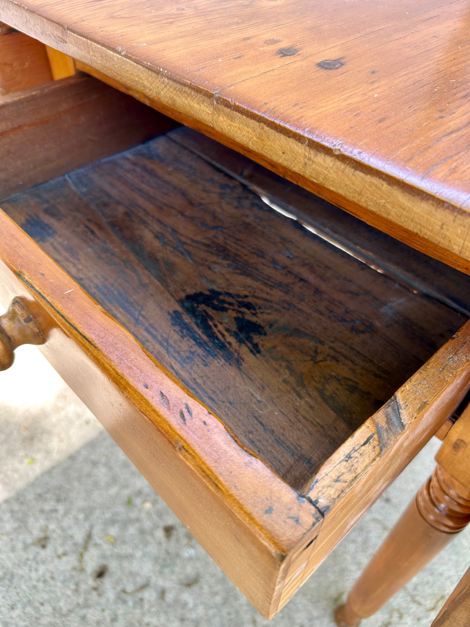 19th-Century American Country Sheraton Primitive Drop-Leaf Table - 7