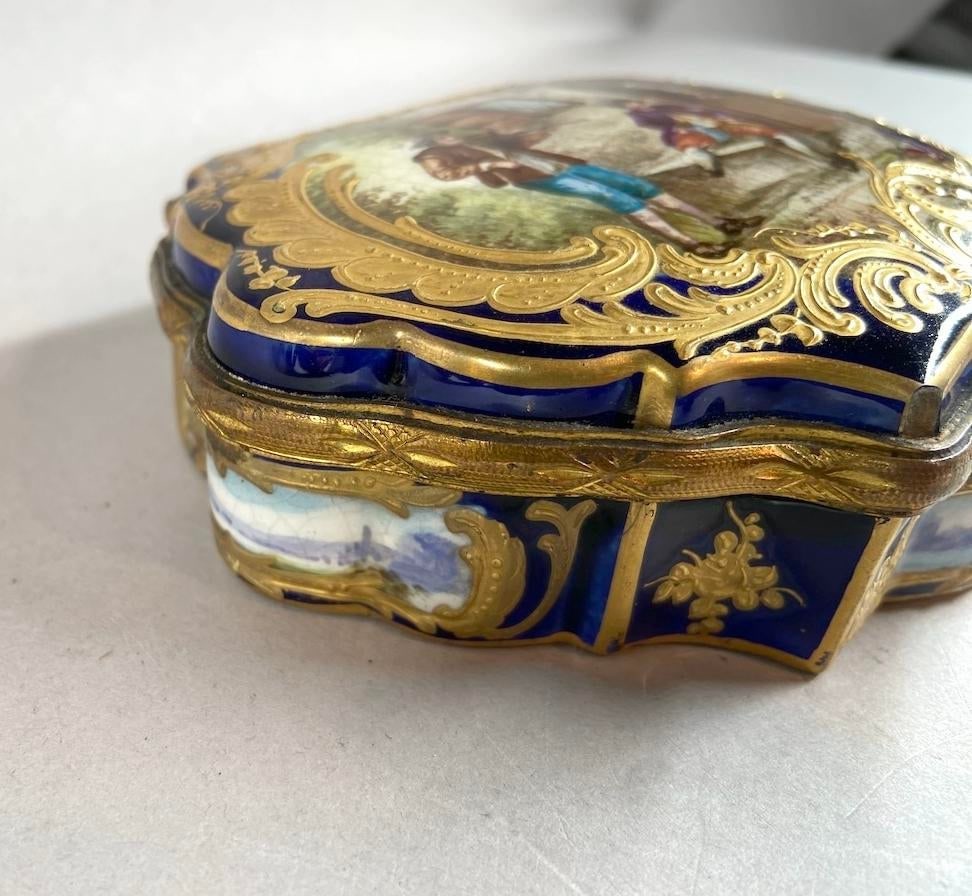 1840 Sevres Louis XVI Blue Gold Porcelain Box - 1 Pc - 4