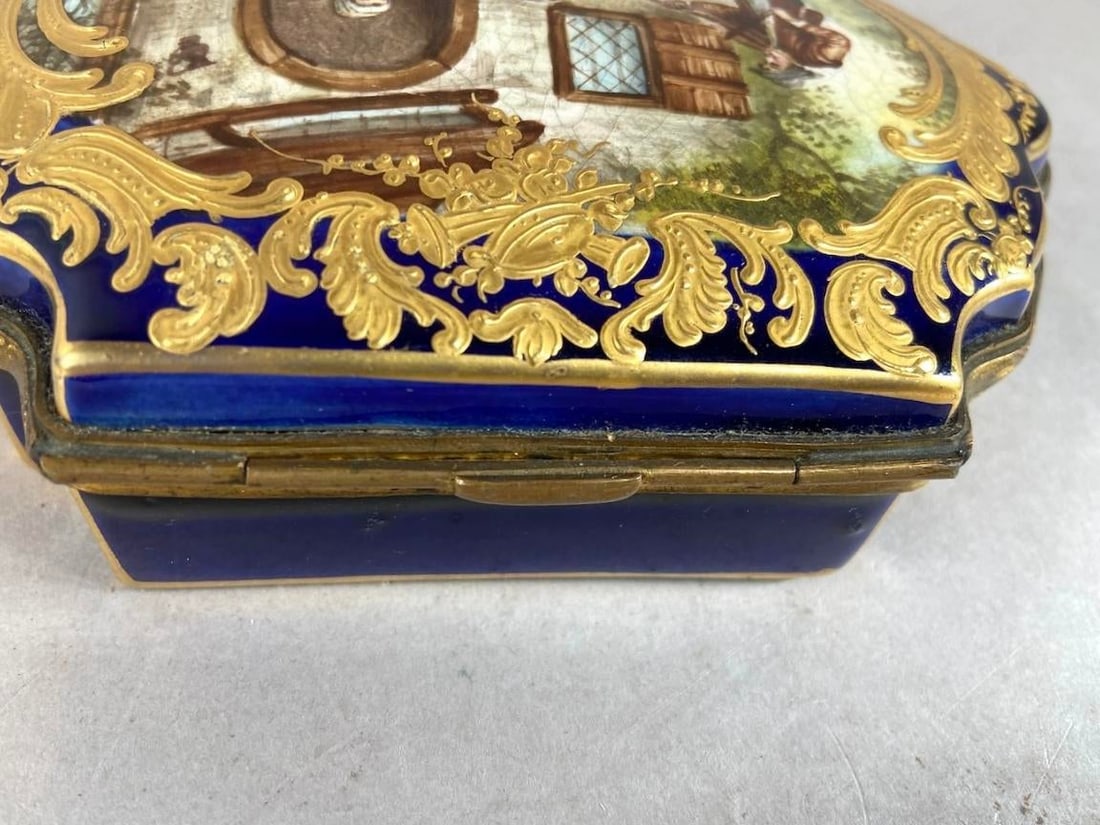 1840 Sevres Louis XVI Blue Gold Porcelain Box - 1 Pc - 5