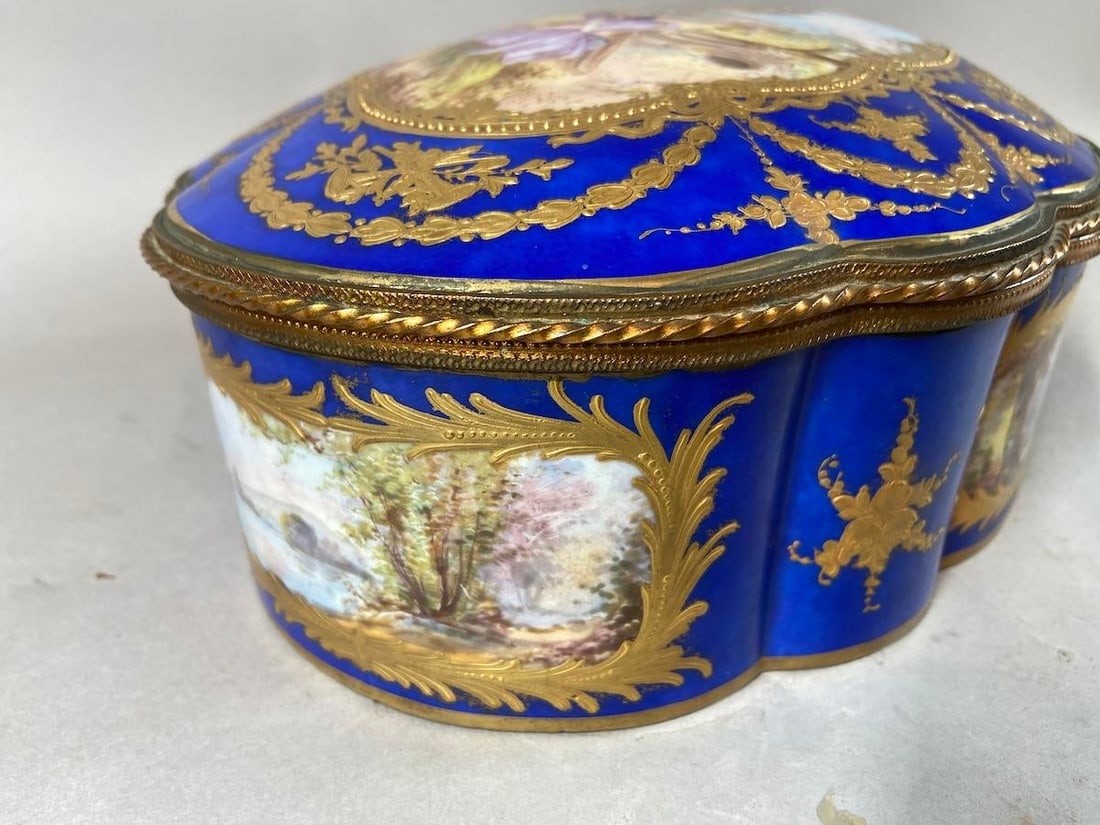 19thC Sevres Rococo Blue Porcelain Gallant Box - 1 - 4
