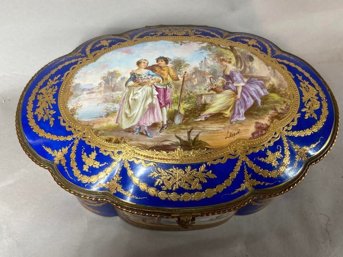 19thC Sevres Rococo Blue Porcelain Gallant Box - 1 - 5