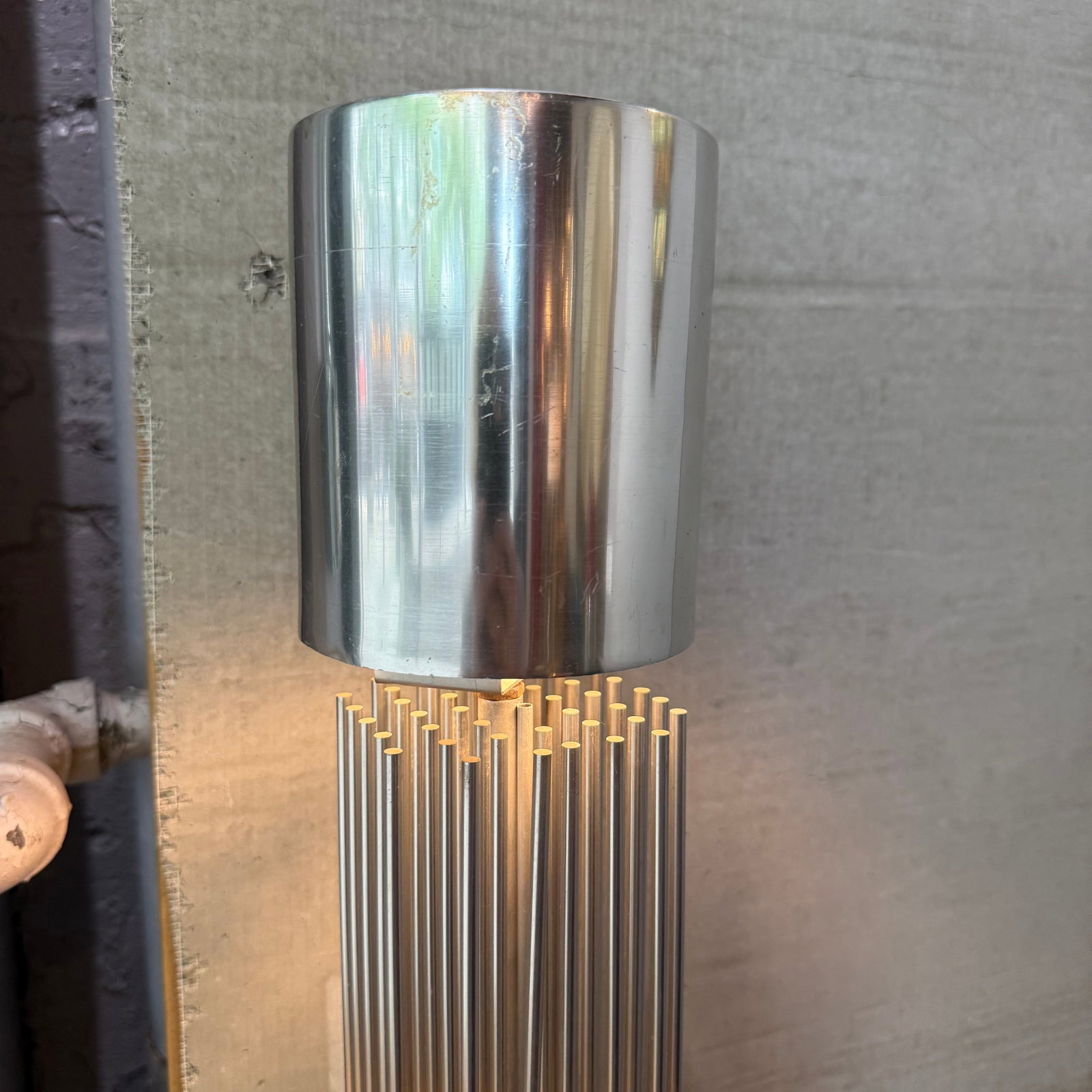 Mid 20th Century Small Modernist Aluminum Cylinder Reed Table Lamp - 4