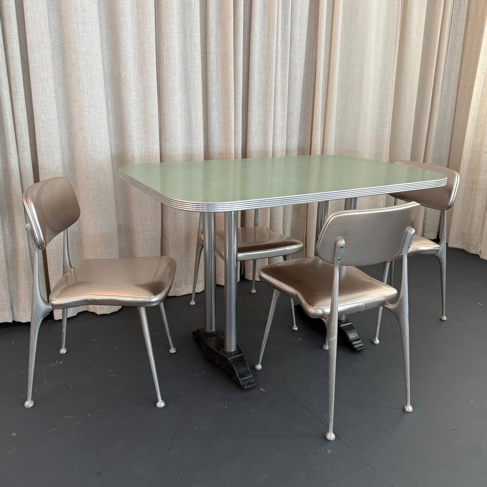 Mid 20th Century Art Deco Revival Sage Green Dinette Pedestal Dining Table - 4