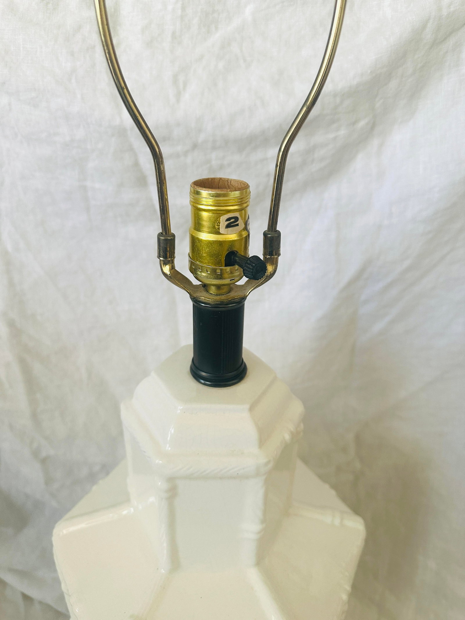 1960s White Ceramic Hexagonal Bamboo Relief Table Lamp - 3