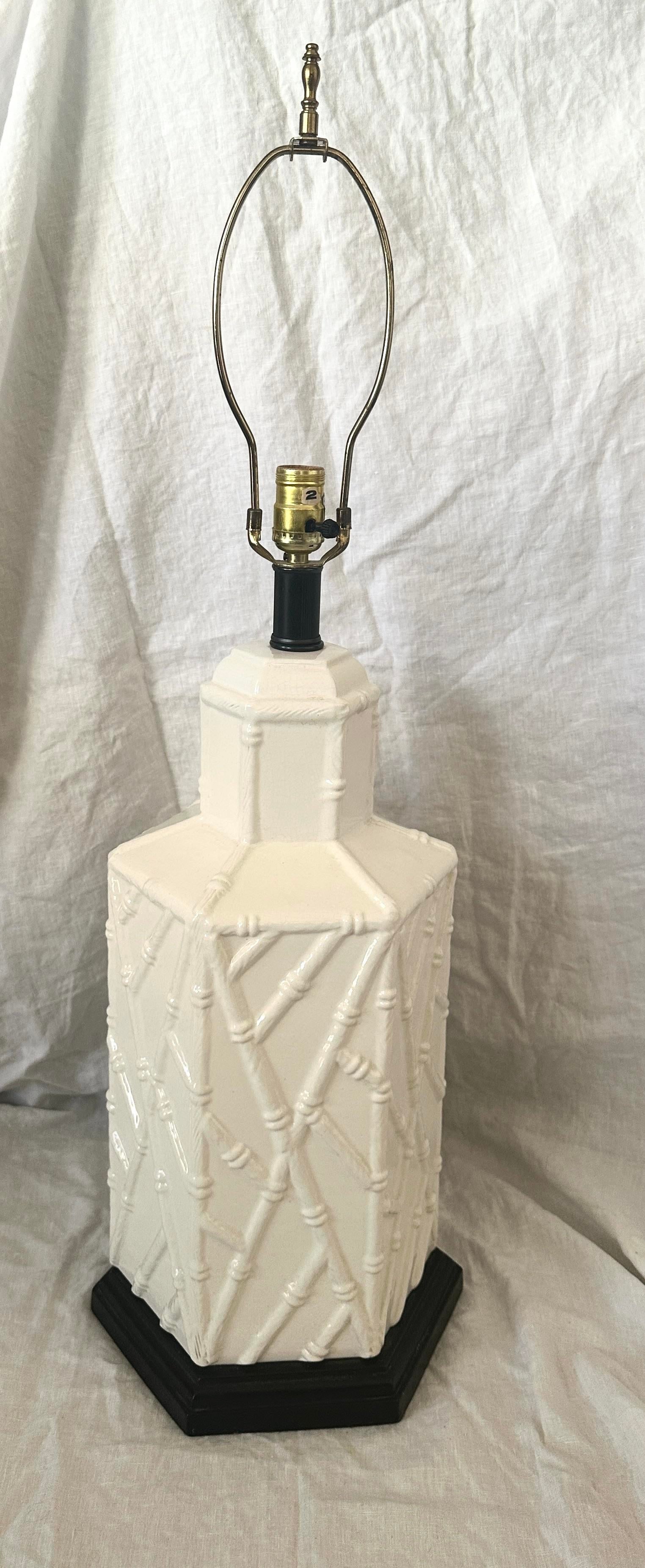 1960s White Ceramic Hexagonal Bamboo Relief Table Lamp - 5