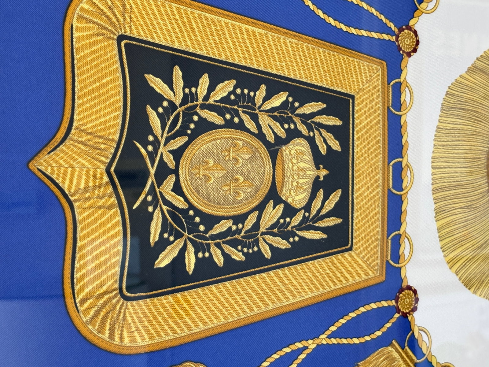Hermès Poste Et Cavalerie Silk Scarf in Museum Acrylic Box, 1986 - 11