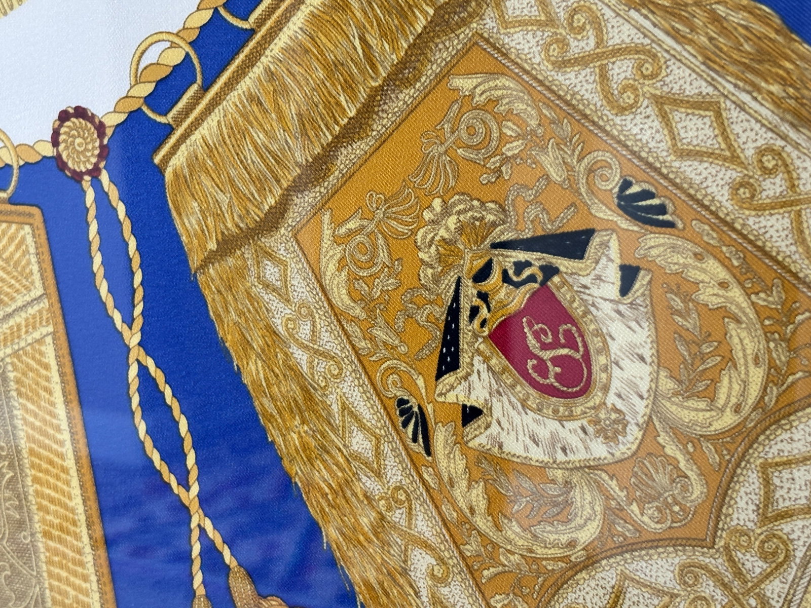 Hermès Poste Et Cavalerie Silk Scarf in Museum Acrylic Box, 1986 - 17