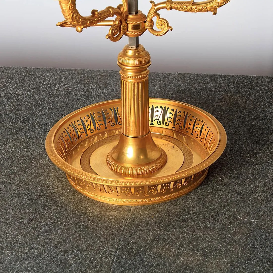 Late 19th Century French Louis XVI Bouillotte Lamp - 6