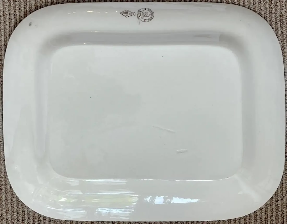 19th Century Melbourne' Graduating Aesthetic Movement Brown & White Ironstone - Set of 3 - 4