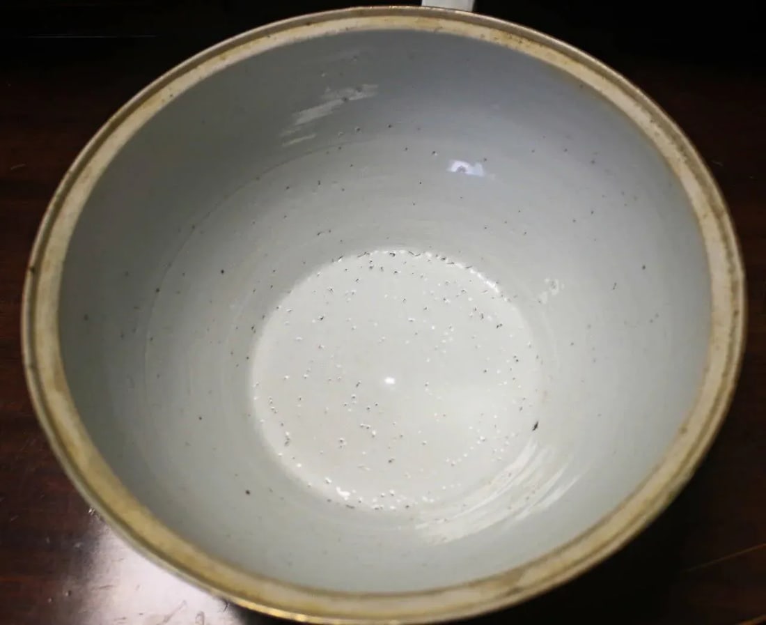 19th century Rose Medallion Chinese Export Covered Chamber Bowl - 8