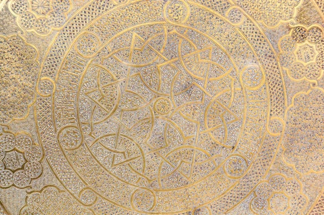 19th Century Mughal India Round Brass Tray With Islamic Writing - 4
