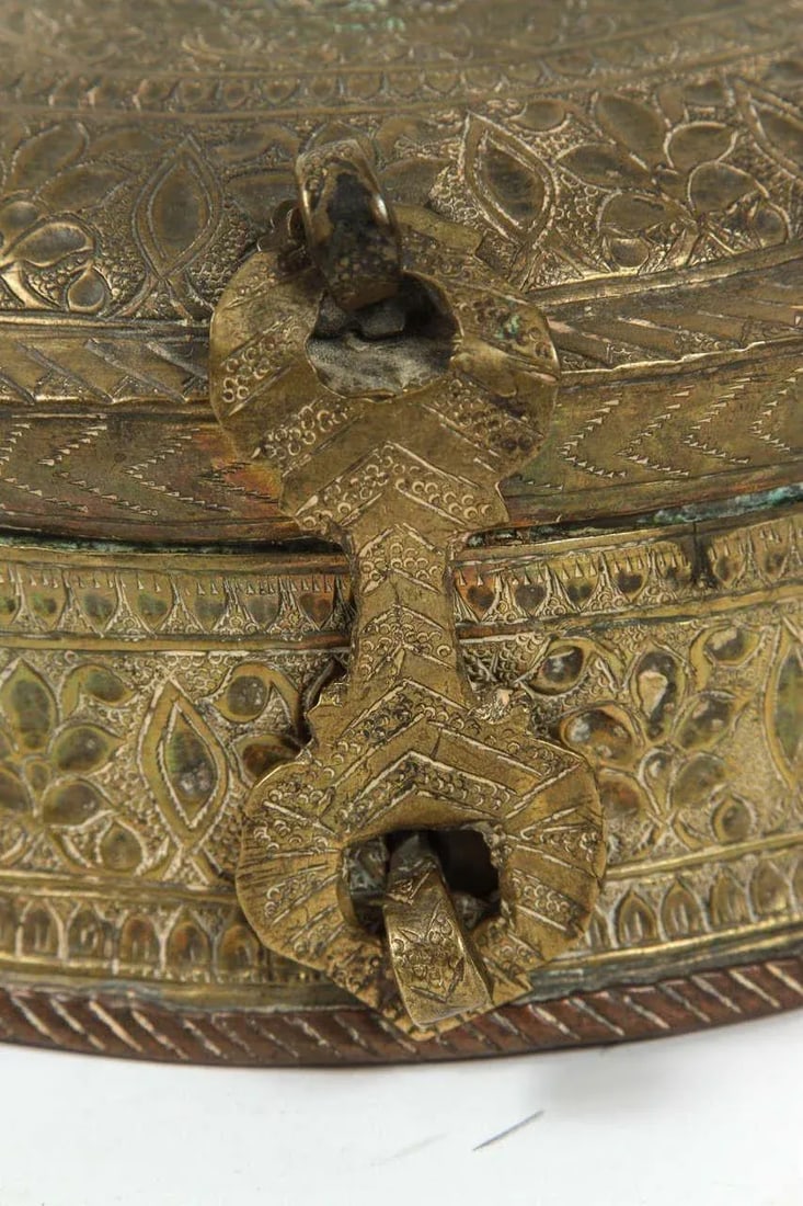 Asian Antique Brass Betel Nut Pandan Box With Lid, Northern India 19th C. - 4