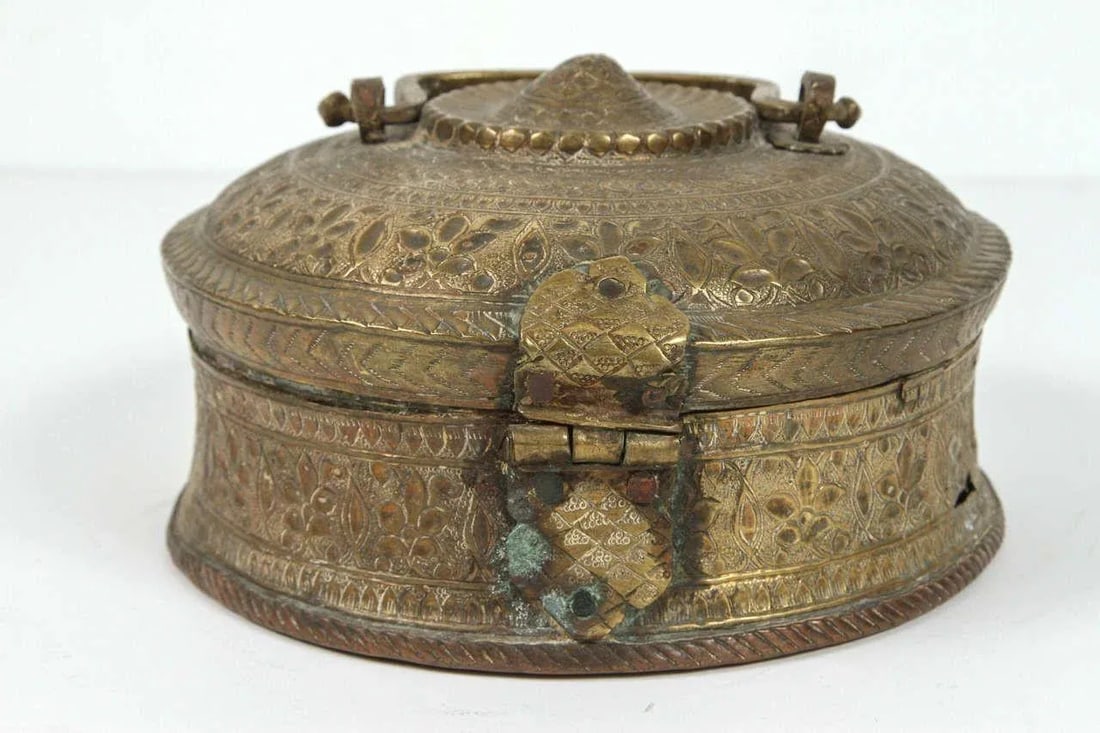 Asian Antique Brass Betel Nut Pandan Box With Lid, Northern India 19th C. - 6