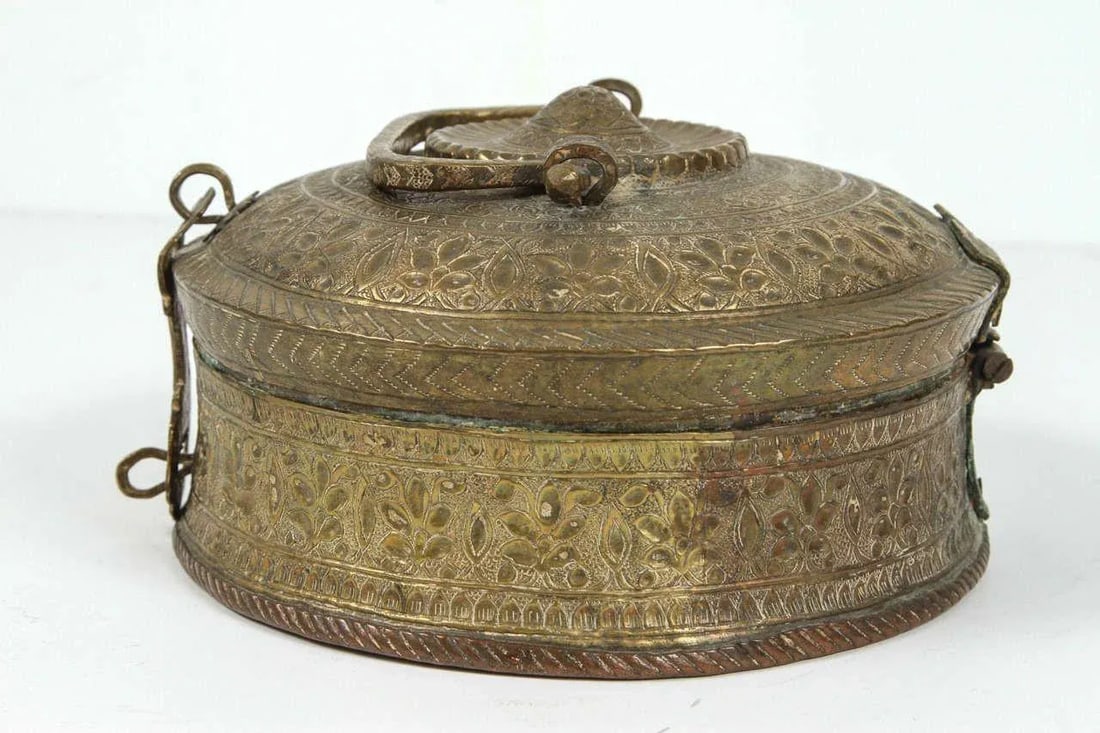 Asian Antique Brass Betel Nut Pandan Box With Lid, Northern India 19th C. - 7