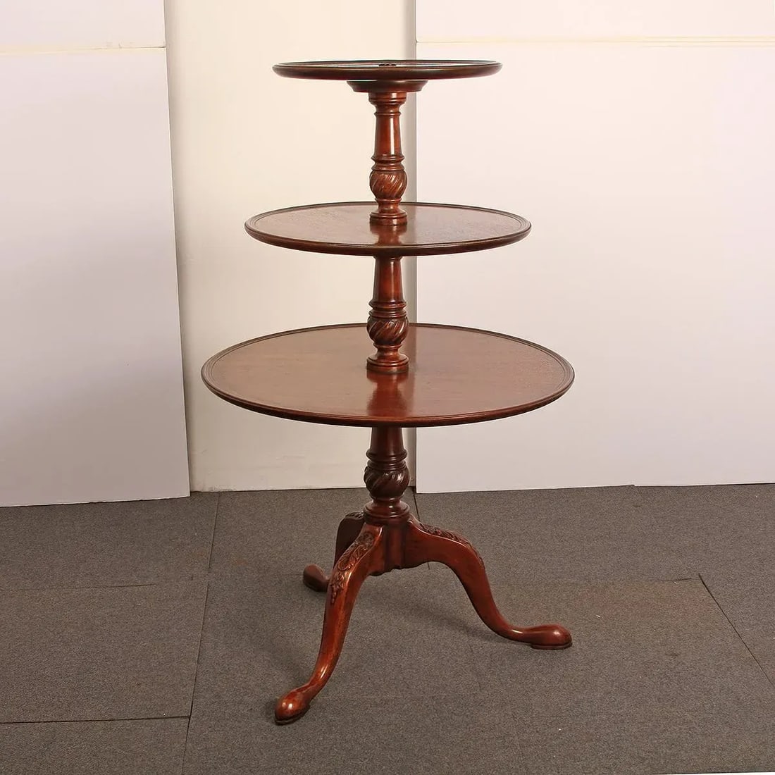 Late 18th Century George II Mahogany Dumbwaiter - 3