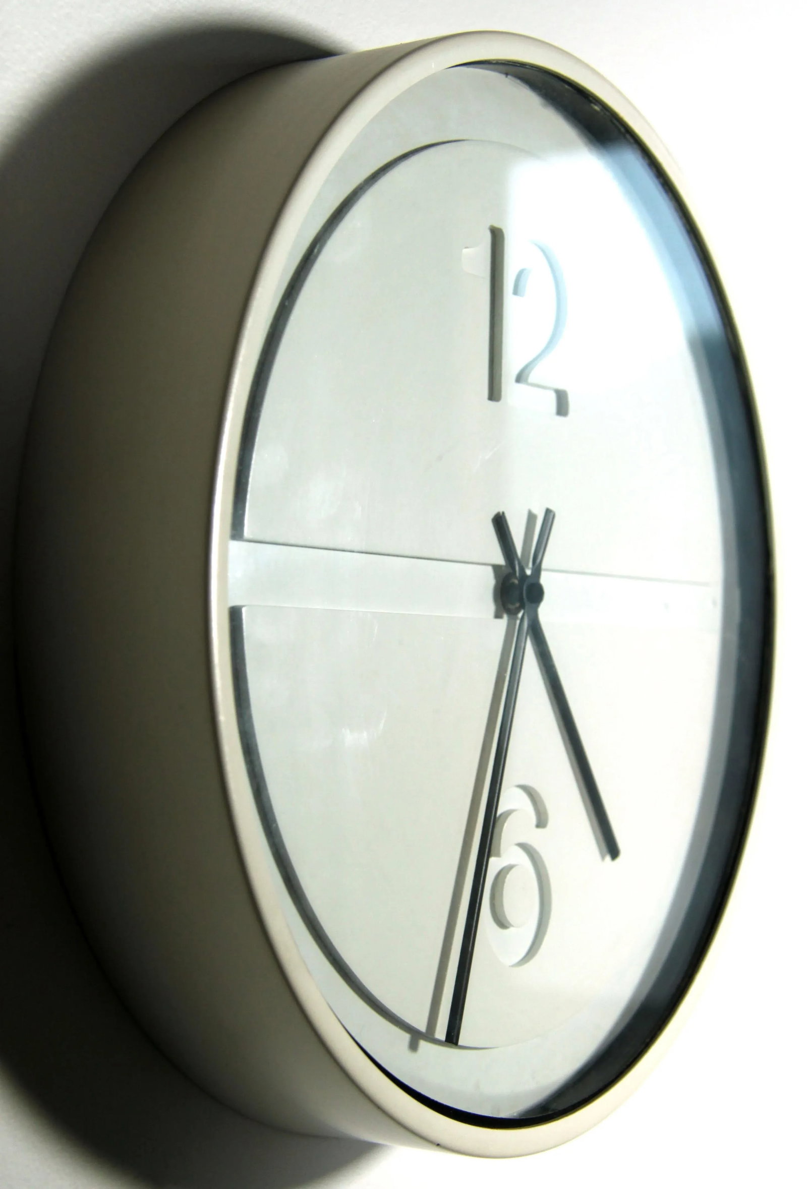 Mid Century Modern Howard Miller White Pill Wall Clock by George Nelson - 3