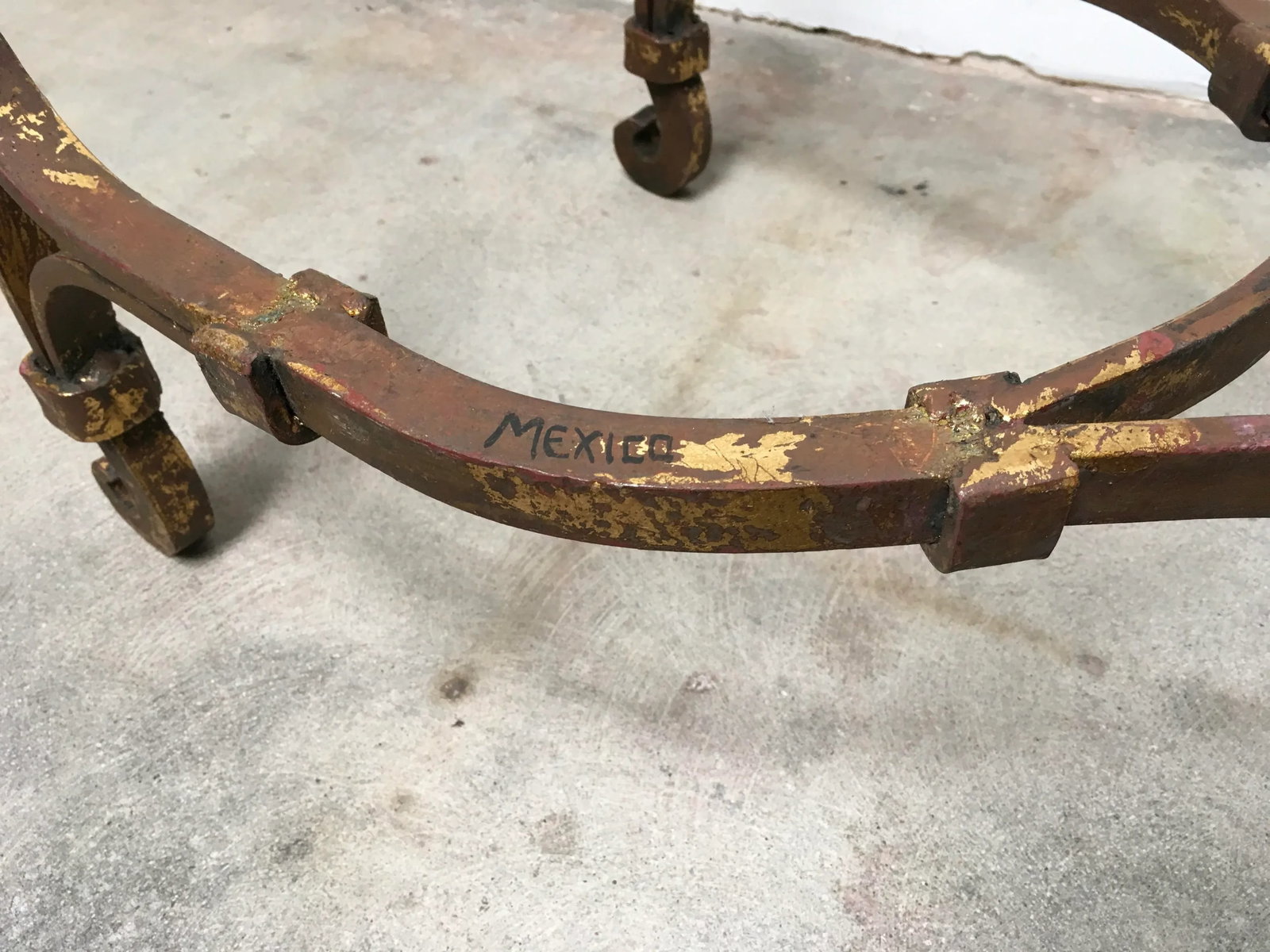 Gilded Iron Coffee Table Attributed to Arturo Pani – Mexican Modernism, Circa 1950s - 9