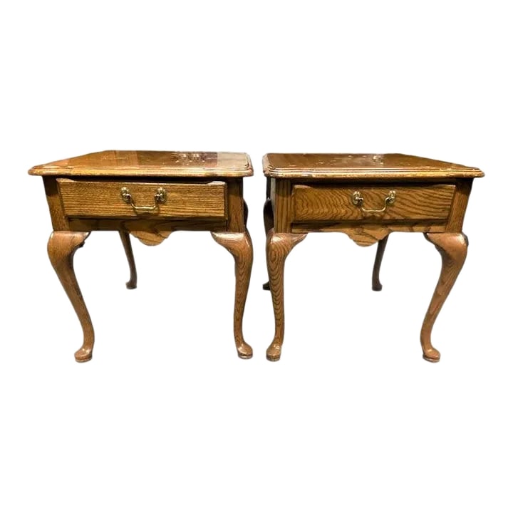 Pair of Thomasville Vintage Solid Oak Queen Anne Side Tables Late 20th Century (1 of 7)