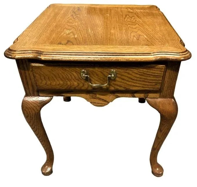 Pair of Thomasville Vintage Solid Oak Queen Anne Side Tables Late 20th Century - 2