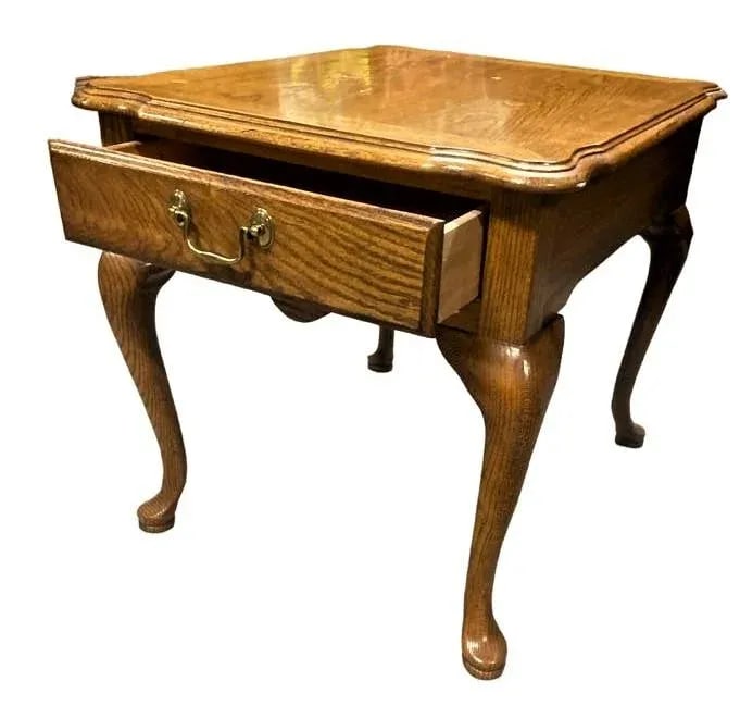Pair of Thomasville Vintage Solid Oak Queen Anne Side Tables Late 20th Century - 3