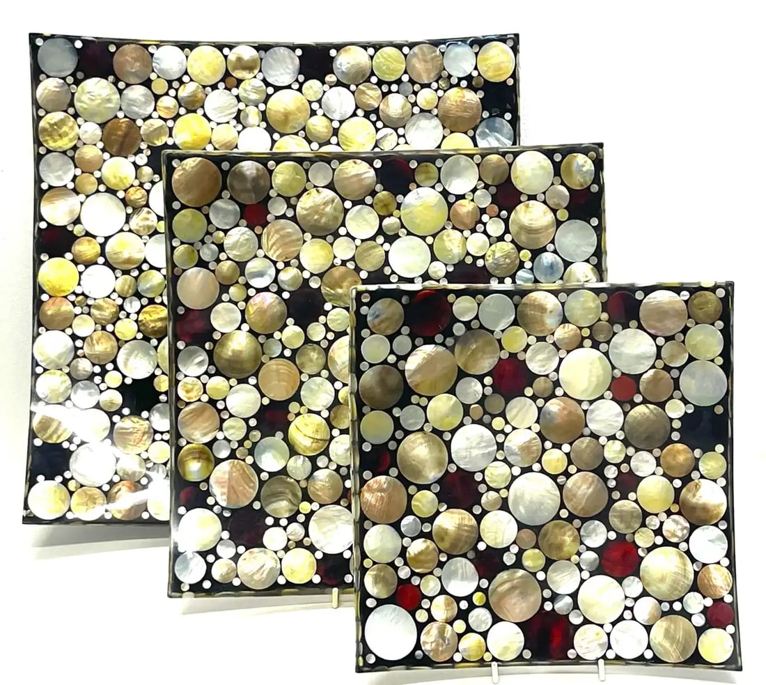 Late 20th Century Colorful Graduated Inlaid Shell 'Dots Obsession' Pattern Concave Trays - Set of 3 - 3