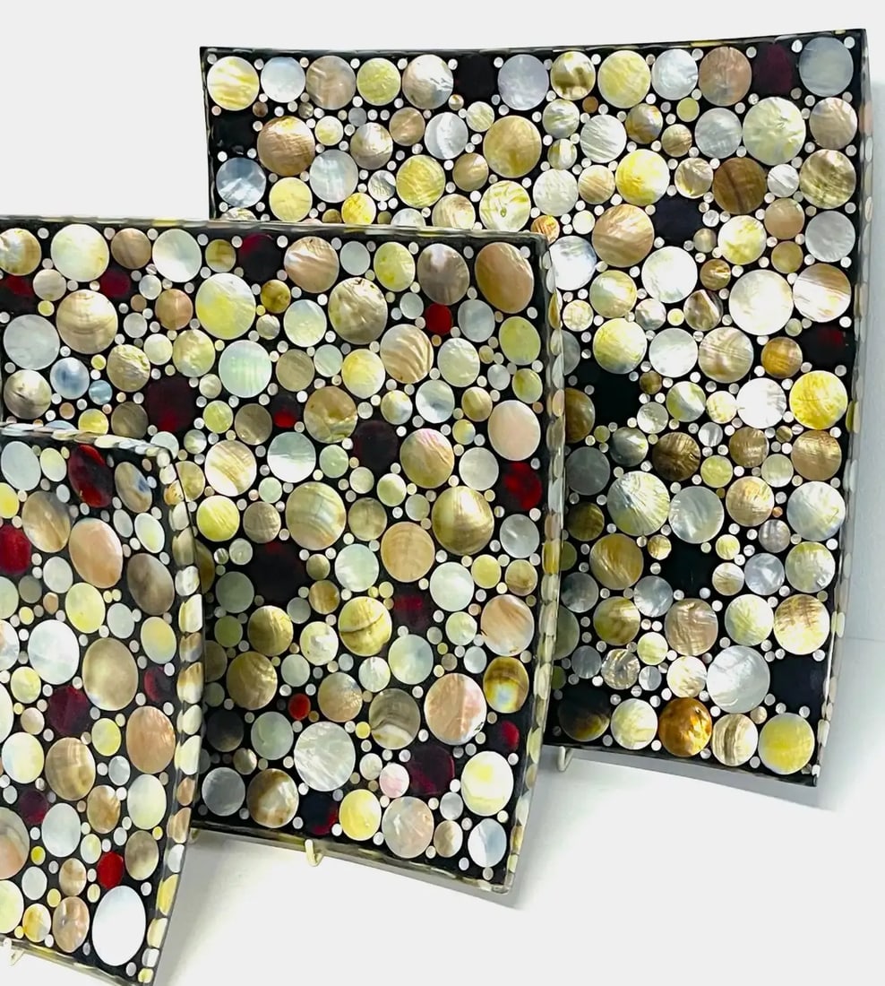 Late 20th Century Colorful Graduated Inlaid Shell 'Dots Obsession' Pattern Concave Trays - Set of 3 - 6