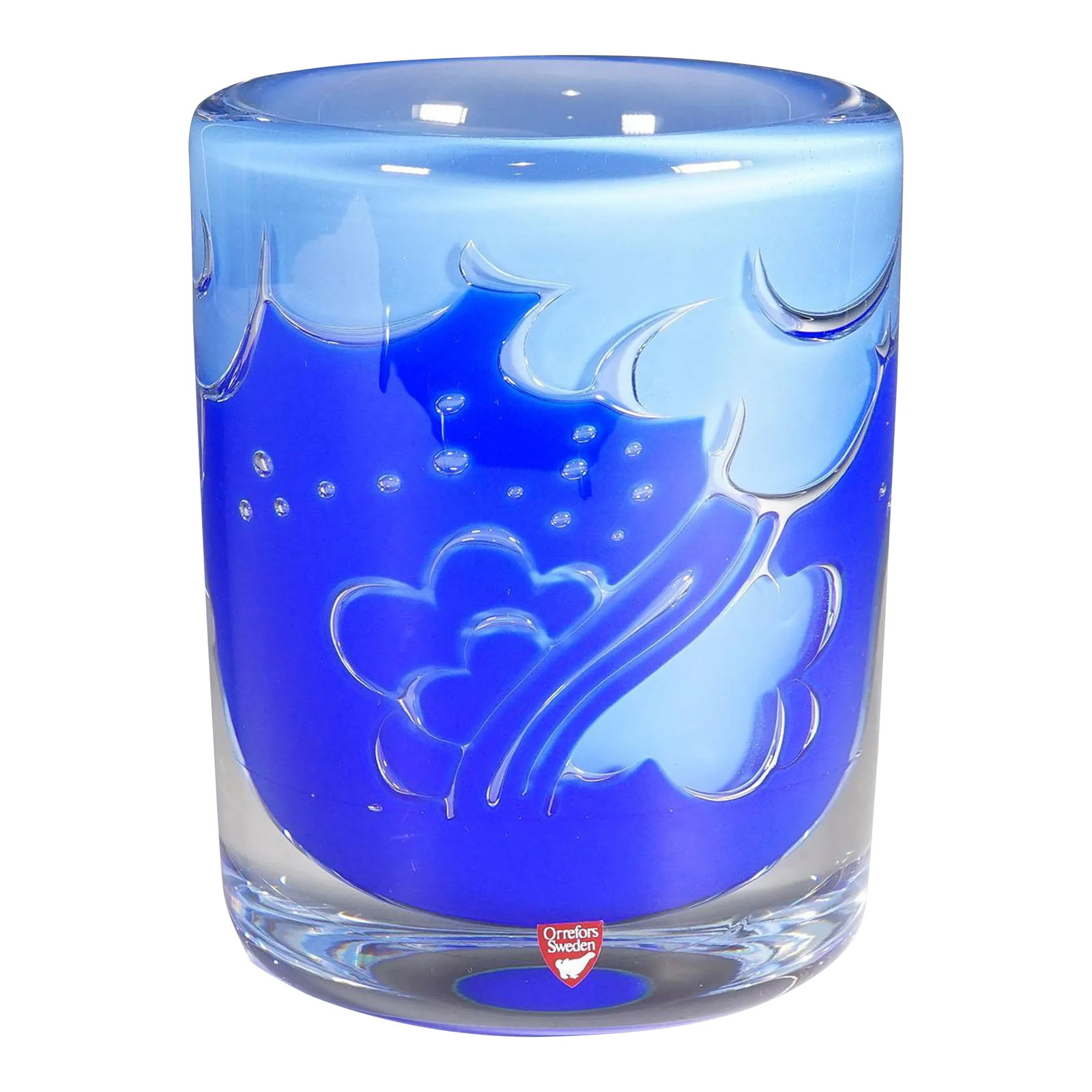 Massive Ariel Vase by Olle Alberius for Orrefors, Sweden 1987: Massive Ariel Vase by Olle Alberius for Orrefors, Sweden 1987 A heavy art glass vase of the Ariel Cloud series designed by Olle Alberius for Orrefors, Sweden in 1978. Blue and lightblue glass with a v