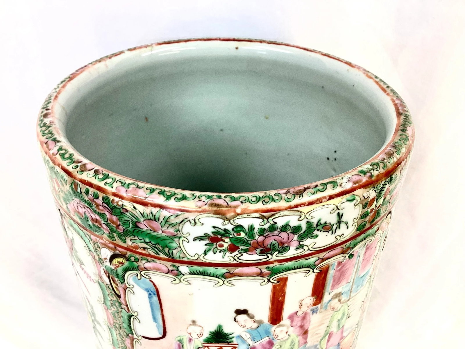 Antique Chinese Rose Medallion Umbrella Stand - 3