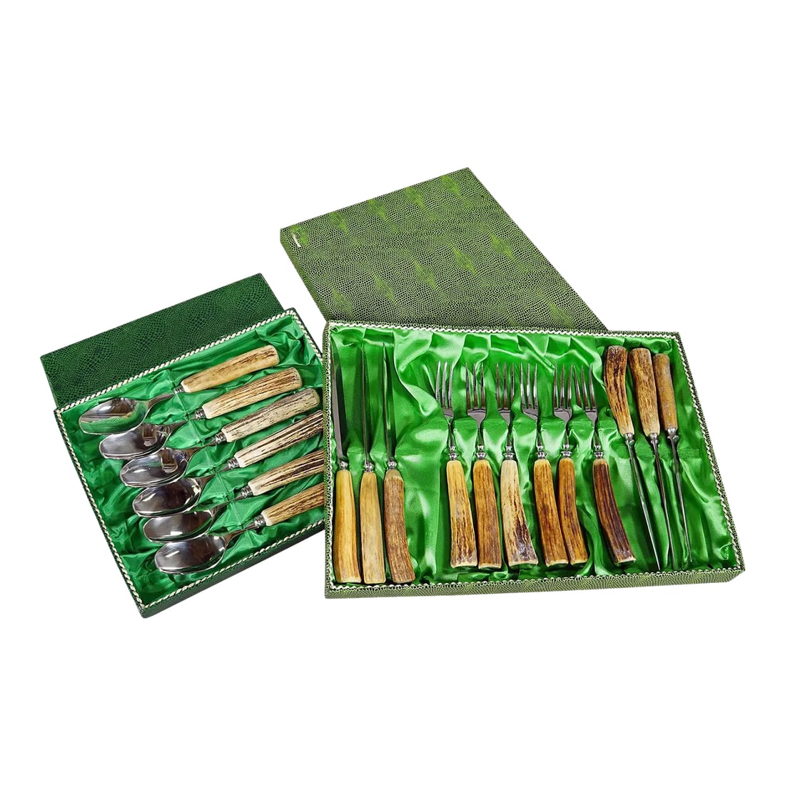 Vintage Stainless Steel and Horn Tableware Set for 6 Germany 1950s: Vintage Stainless Steel and Horn Tableware Set for 6 Germany 1950s A rustic tabelware set consisting of six knives, six forks and six spoons. The handles are made of genuine deer horn and feature a