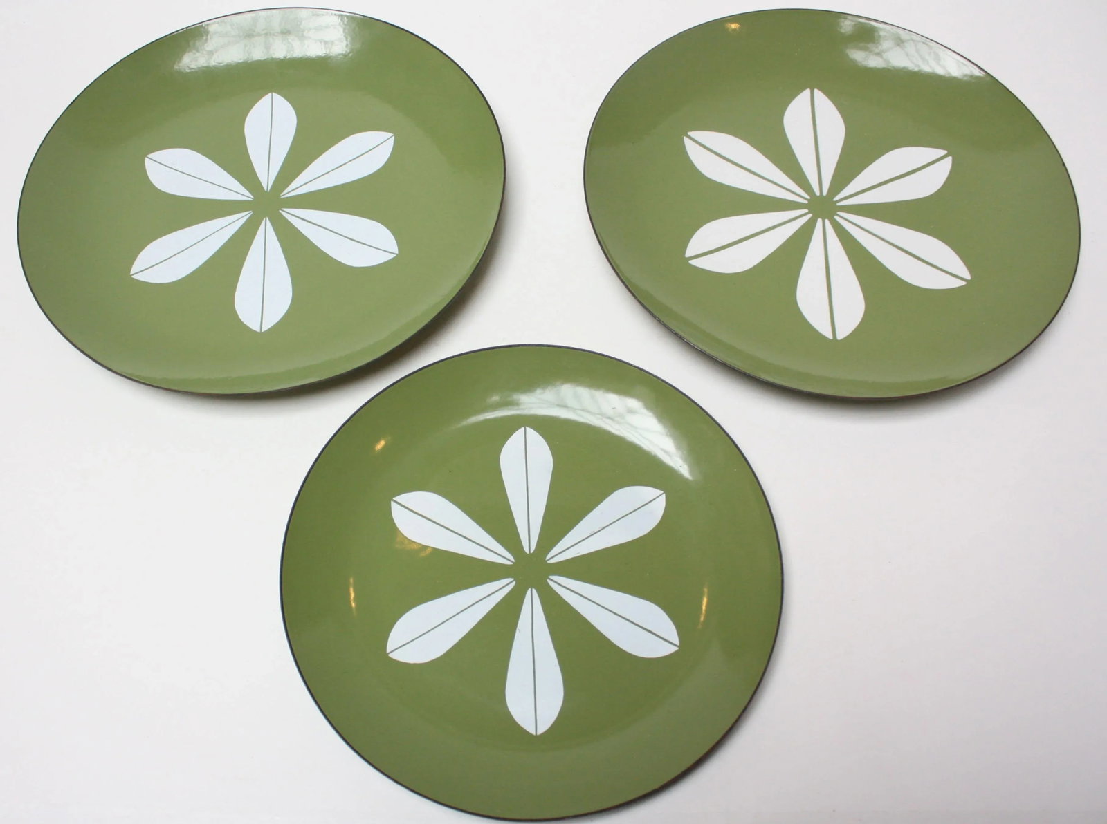 Set of Three Green 'Lotus' Enamel Plates by Arne Clausen for Cathrineholm - 2