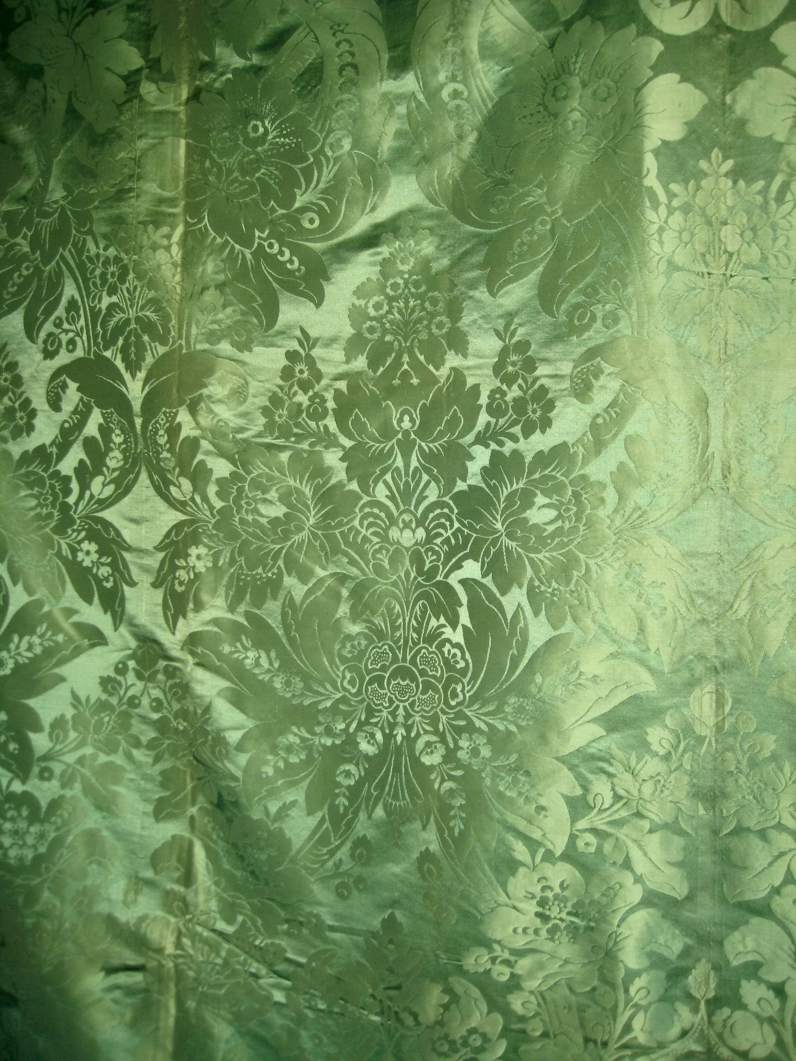 Large Early 19th Century French Green Silk Tablecloth - 3