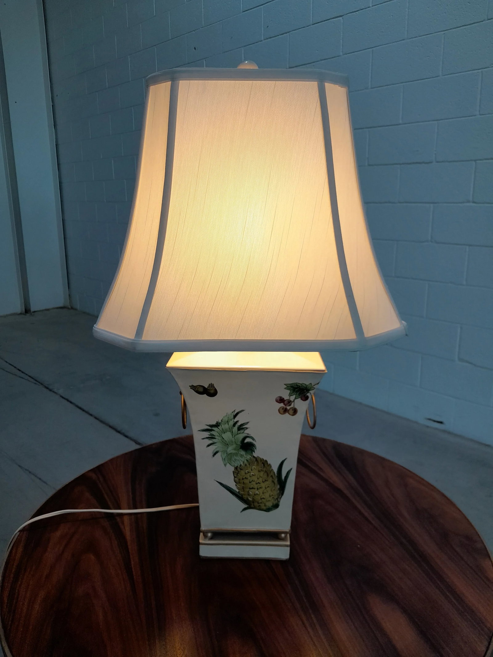 1990s Scully & Scully Style French Country Pineapple and Floral Table Lamp With Silk Shade - 10