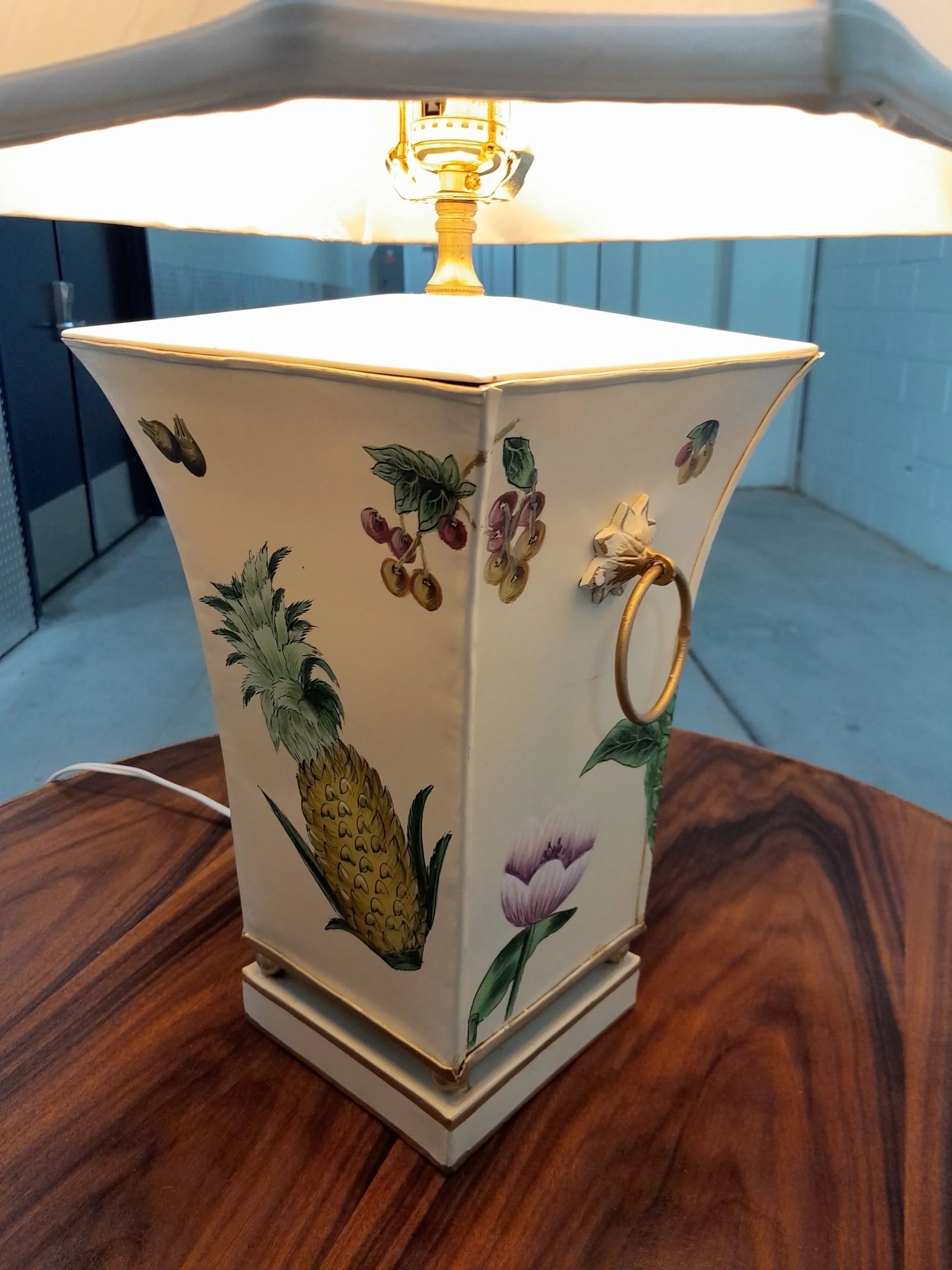 1990s Scully & Scully Style French Country Pineapple and Floral Table Lamp With Silk Shade - 9