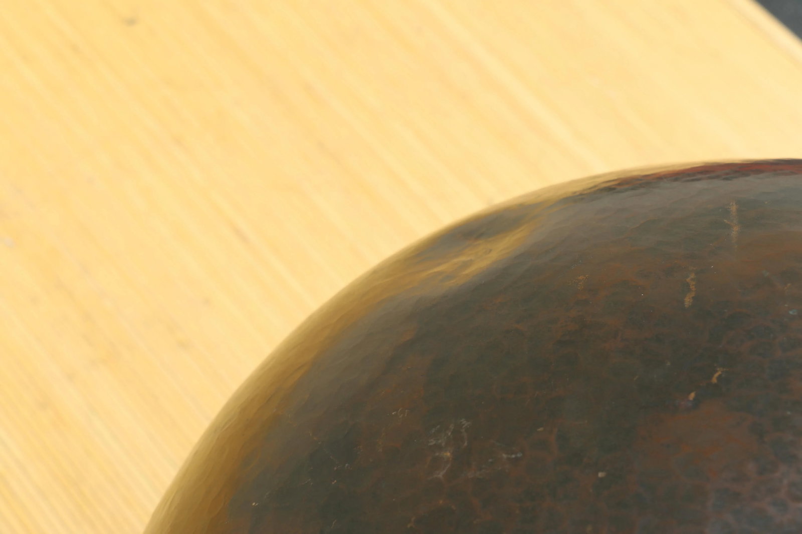 1980s Vintage Pair of Copper Spheres Sculptures by Robert Kuo - 11