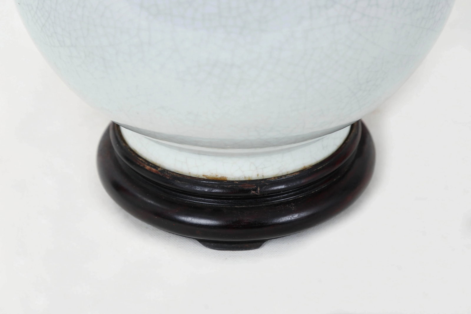 1980s Traditional Teardrop Blanc De Chine Porcelain White Crackle Vase - 5
