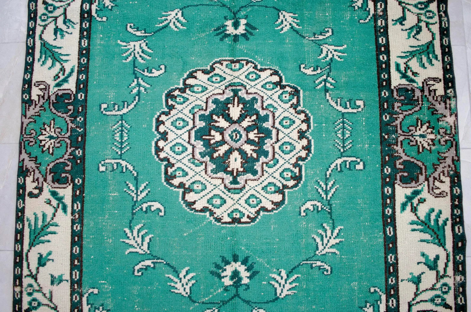 Vintage Turkish Hand Knotted Area Rug - 5"²5"³ × 8"²9"³ - 10