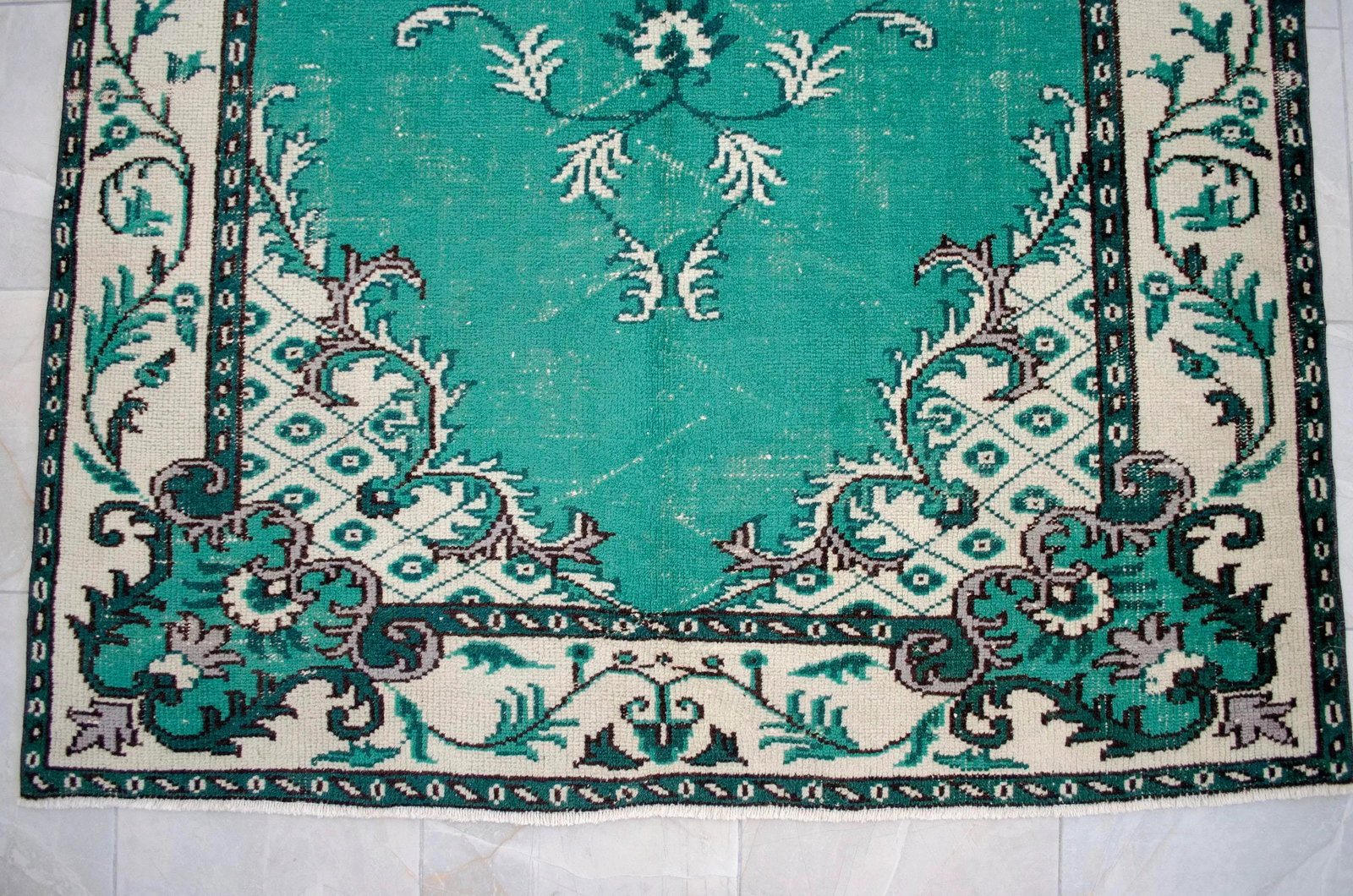Vintage Turkish Hand Knotted Area Rug - 5"²5"³ × 8"²9"³ - 11