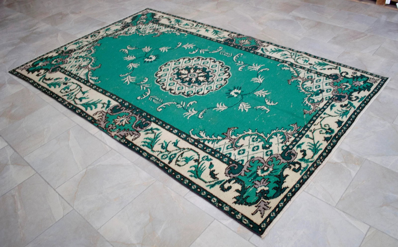 Vintage Turkish Hand Knotted Area Rug - 5"²5"³ × 8"²9"³ - 5
