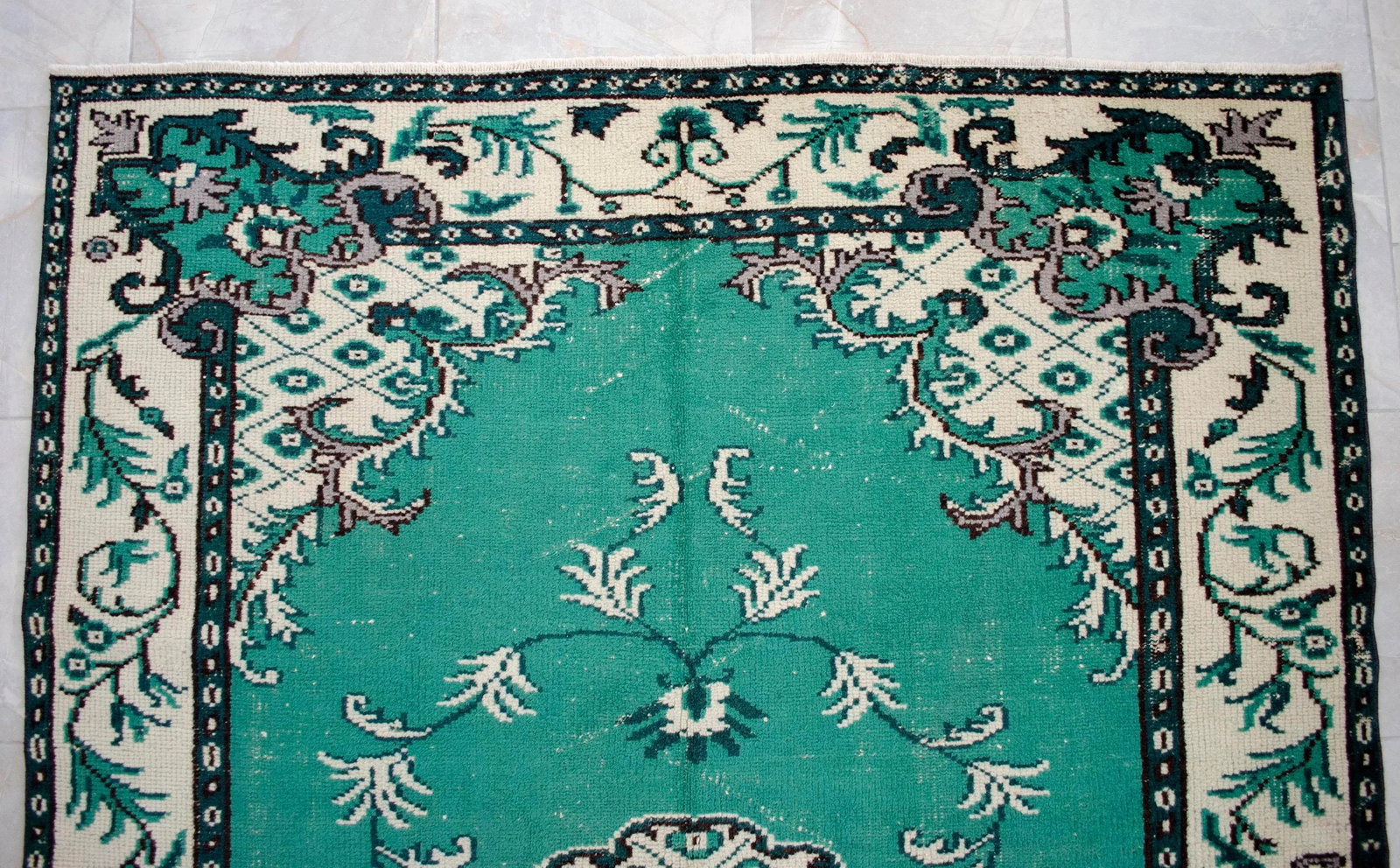 Vintage Turkish Hand Knotted Area Rug - 5"²5"³ × 8"²9"³ - 9
