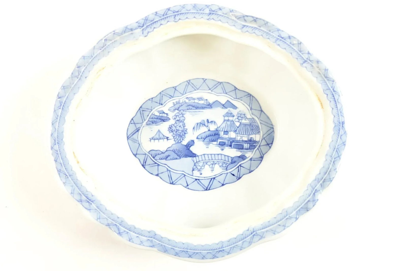 Antique Chinese Blue and White Porcelain Dish With a Lid - 2